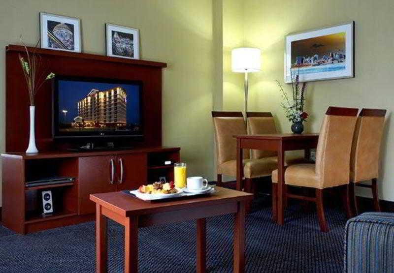 Fairfield Inn & Suites By Marriott Montreal Airport Dorval Habitación foto